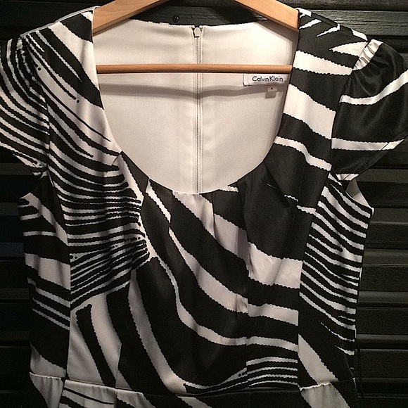 Calvin Klein Black & White Animal Design Dress - Picture 2 of 3